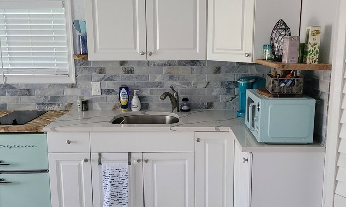 Boynton Beach Wohnung | Take it easy at this cozy little getaway in a quiet residential neighborhood