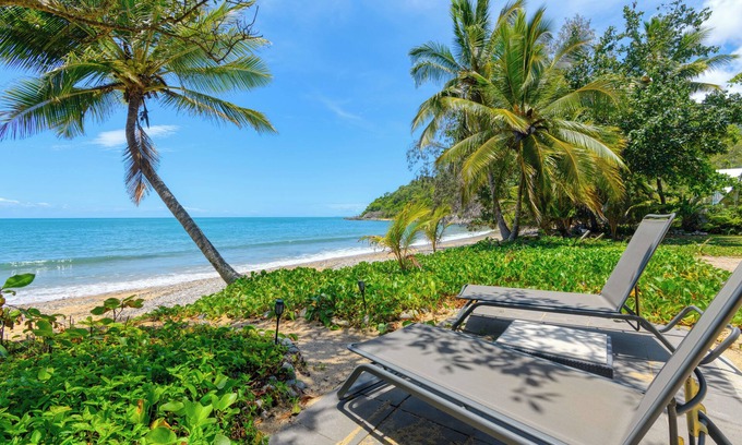 Oak Beach Haus | Tali Beachfront Retreat – Luxury & Seclusion at Oak Beach
