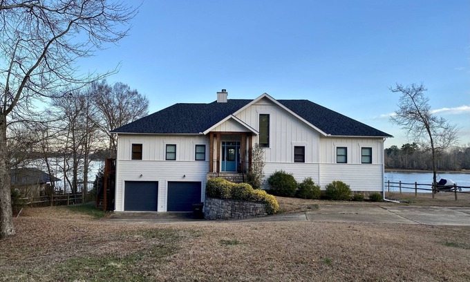 Lincoln Haus | Talladega Race Week House on Lake Logan Martin