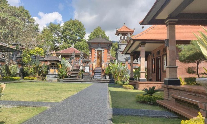 Sawan Haus | Tamansari Homestay