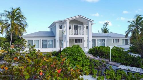Deadmans Cay Haus | Tangerine Sunsets Long Island Santa Maria