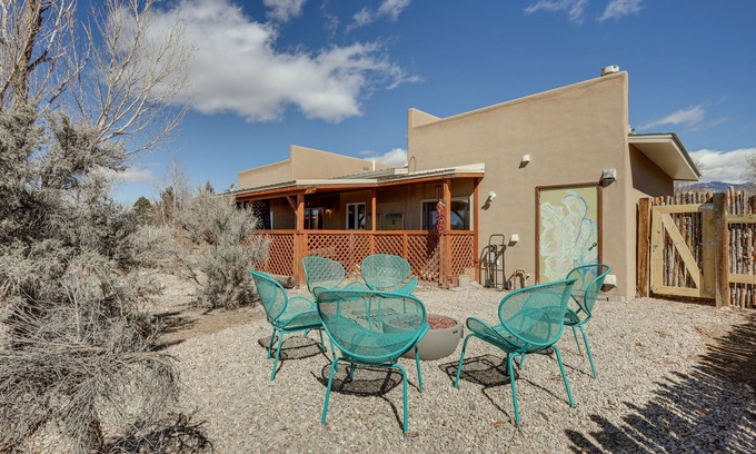 Taos Haus | Taos Home w/ Private Hot Tub, Sauna & Gas Grill!