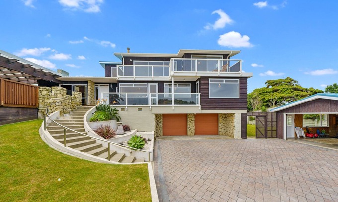 Otaki Beach Haus | Tassy - Ōtaki Beach Holiday Home, OTAKI BEACH