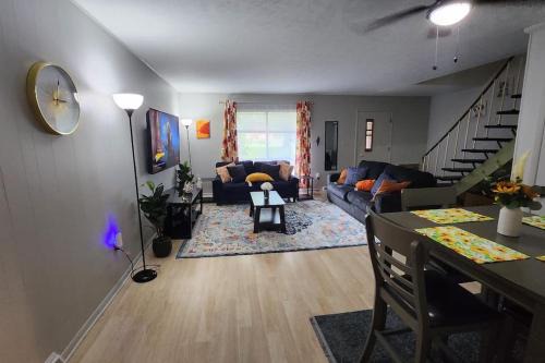 Euclid Haus | Tastefully Furnished 3bd @Euclid