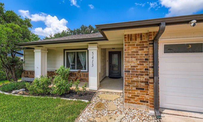 East Oak Hill Haus | TCH - Comfy 4bd/2ba home in Austin with Workspace