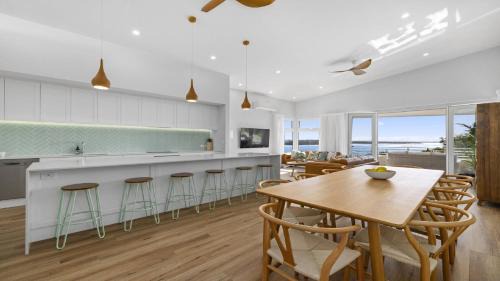 Woolgoolga Haus | Tea Trees - Modern Townhouse, Village and Beach