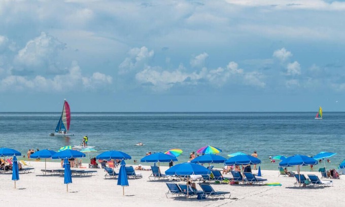 Hammock Bay Eigentumswohnung | Tee by the Sea-Hammock Bay Condo w/Marco Marriott Beach Club & Golf Privileges