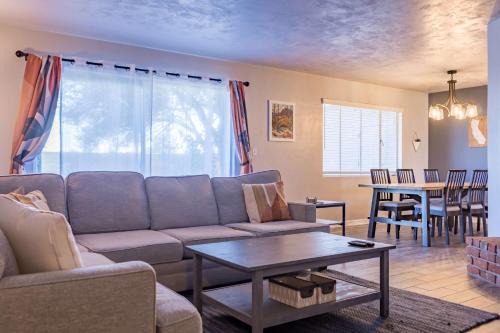 Tempe Haus | Tempe Ranch House with Fireplace Big Yard Near ASU