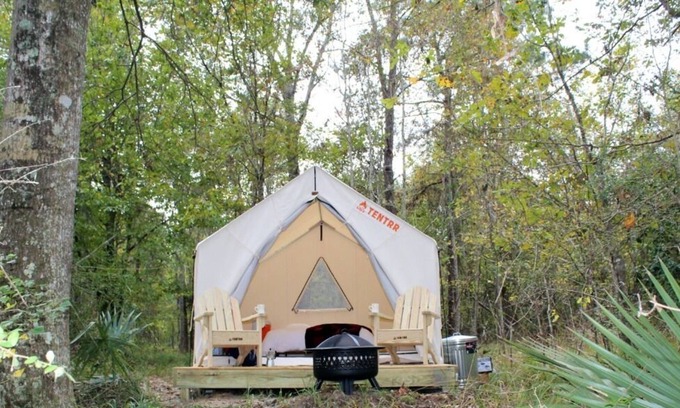 Mandeville Wohnmobilvermietung | Tentrr State Park Site - Louisiana Fontainebleau State Park - Pond View D - Sing