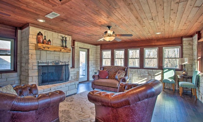 Albany Haus | Texas Abode with Pool about 25 Miles to Lake Texoma!