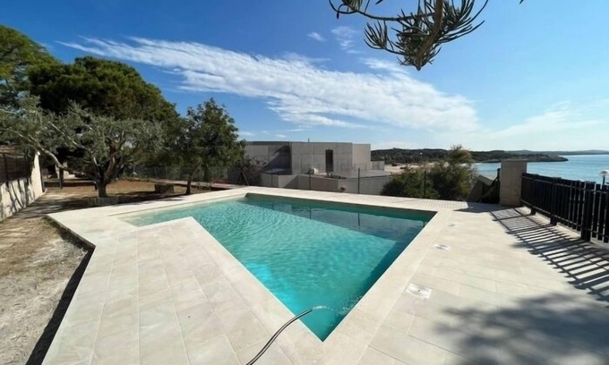 Tarragona Villa | th142 Villa in Tarragona · 5 bedrooms · 6 beds · 2 baths