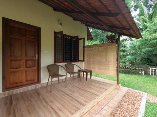 Kumarakom Haus | Tharangini - Riverside Private Bedroom