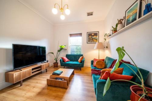 Parkside Haus | That 70s Cottage Parkside Cottage Backyard WiFi