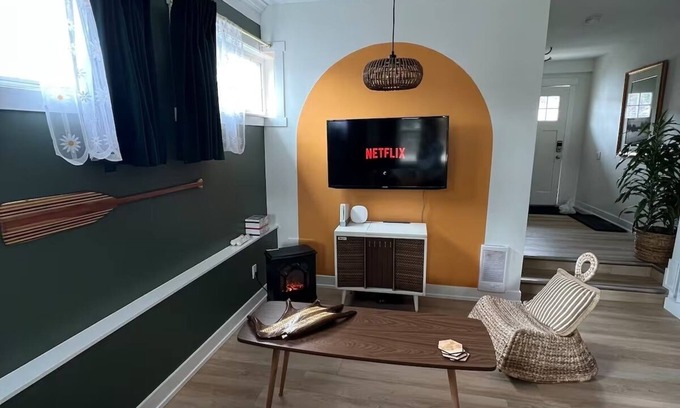 Crawford Wohnung | That Modern 70s Suite - Poolside Retreat