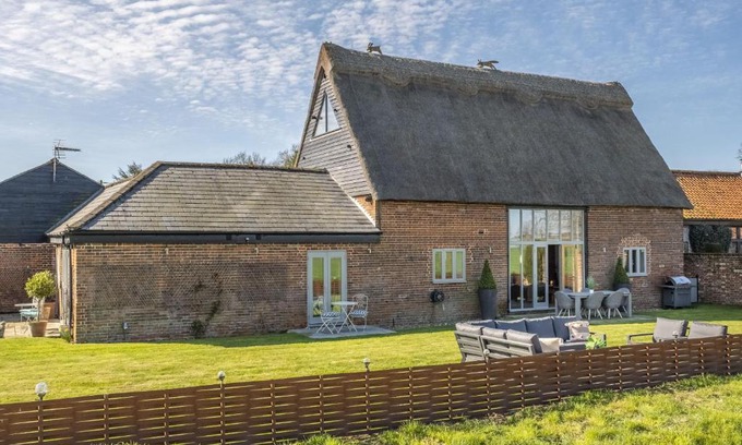 North Burlingham Haus | Thatch Barn