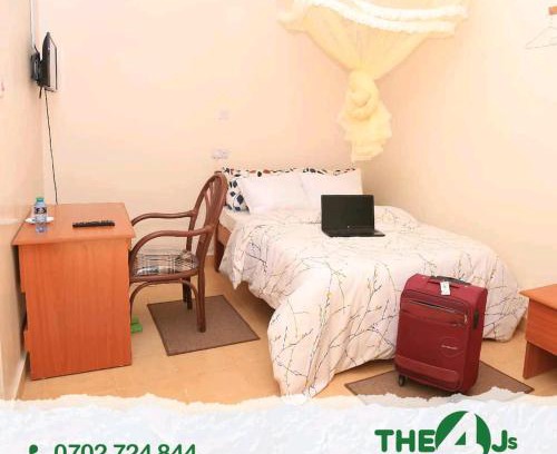 Emali Bed & Breakfast | The 4 JS Bed and Breakfast Emali