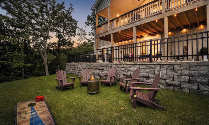 Front Royal Haus | LUX Mountain View - Hot tub, WiFi, AC