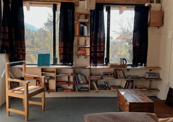Bir Wohnung | The Attic Library - Cottage II