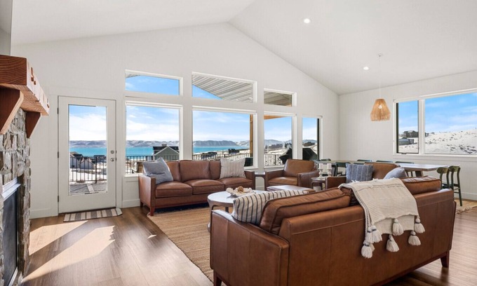 Fish Haven Haus | The Azure View - Sleeps 25 - Pickleball - POOL