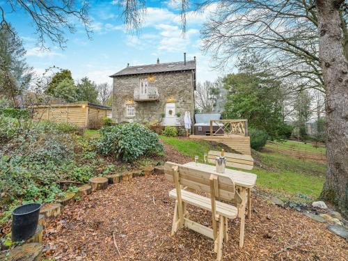 Tewitfield Haus | The B Hive At Buckstone House