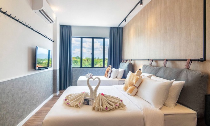 Kampung Simpah Hotel | The Bagan Suite