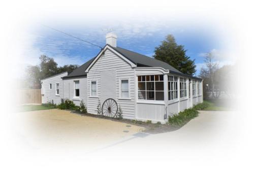 Richmond Haus | The Baker's Cottage in the Heart of Richmond Sleeps 6