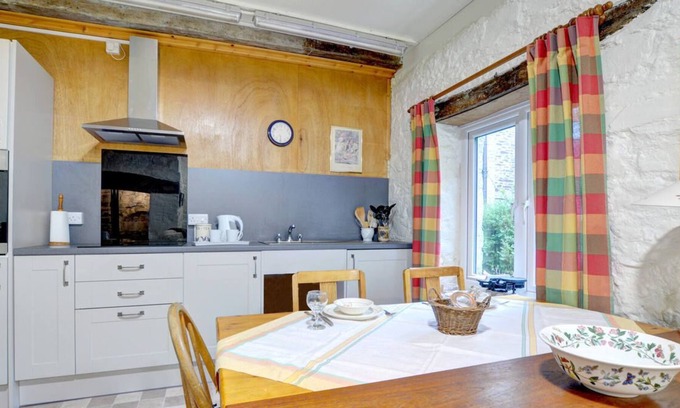 Llanwrtyd Wells Haus | The Bakery ist ein rustikales altes Steinhäuschen, einfach eingerichtet, aber mit modernen Annehmlichkeiten ausgestattet