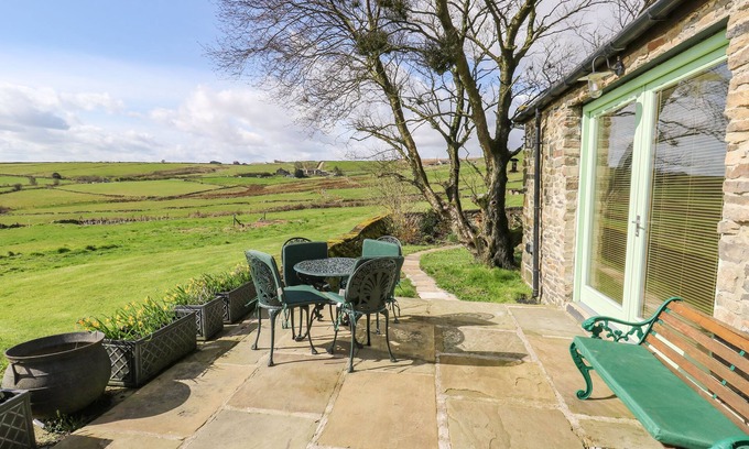 Sowerby Bridge Hütte | THE BARN AT CROW HILL SHAW FARM, romantic in Sowerby Bridge