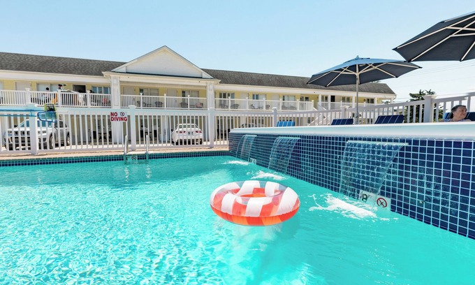 Village Green Hotel | The Beach Club on Madison Avenue