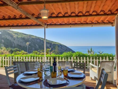 Colares Haus | The Beachfront Casa da Rampa