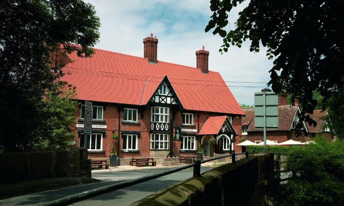 Warmingham Hotel | The Bear's Paw