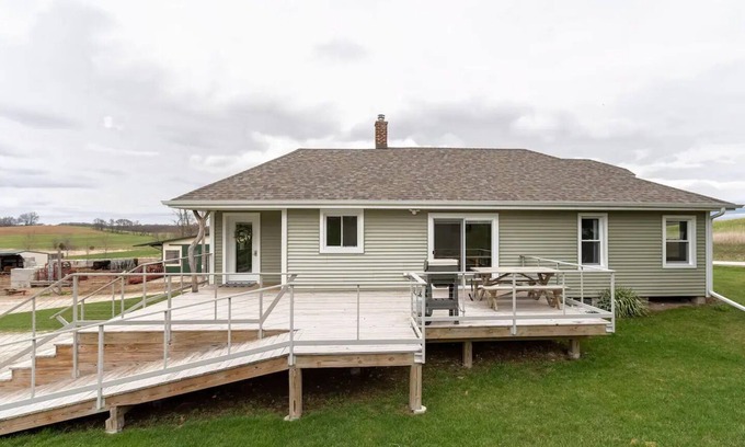 Lebanon Sonstige | The Beekeeper's Inn- Quiet country retreat