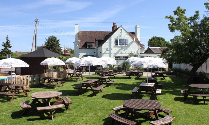 Spetchley Hotel | The Bell Inn