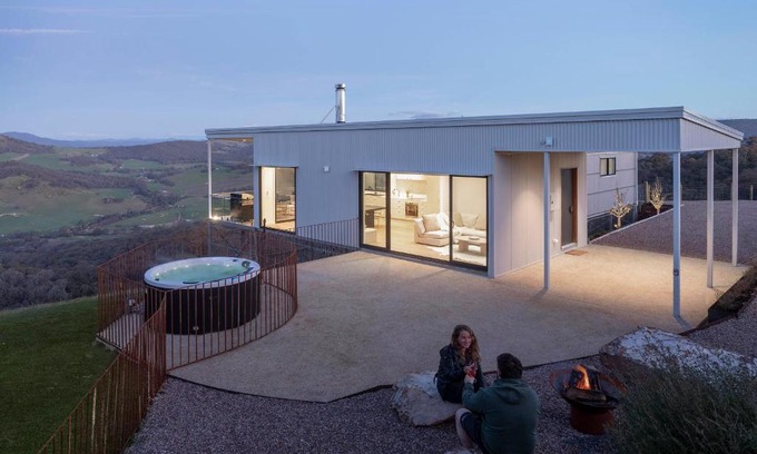 Myrrhee Haus | The Bella Vista by Mt Bellevue