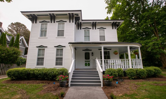 Charlevoix Bed & Breakfast | The Belvedere B&B