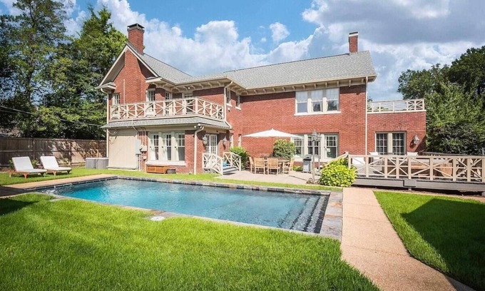 Memphis Haus | The Bloomfield House