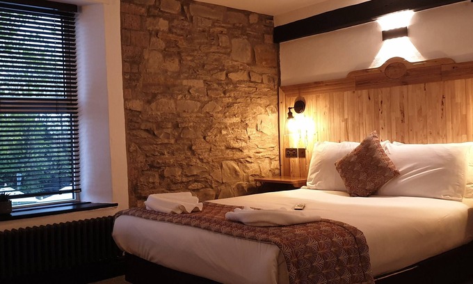 Temple Grafton Hotel | OYO The Blue Boar Inn