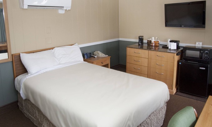 Machias Hotel | The Bluebird Motel