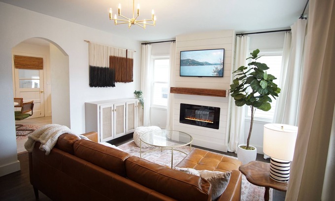 Lincoln Haus | The BoHo Cottage | Newly Renovated Modern Luxury