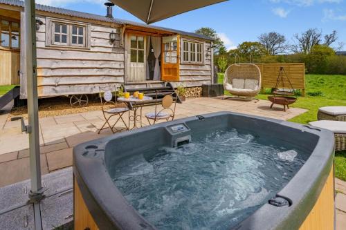 Bronllys Haus | The Butterfly Hut