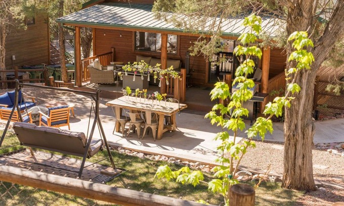 Show Low Kabine | The Cabbage in Bison Ridge is minutes away from dining, hiking, and snow skiing.