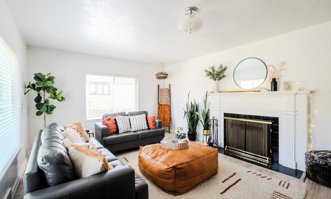 Logan Haus | The Cache Cottage ~ 5 BDR, 2.5 Bath SAUNA USU Logan Canyon SKITHEBEAV Bear Lake