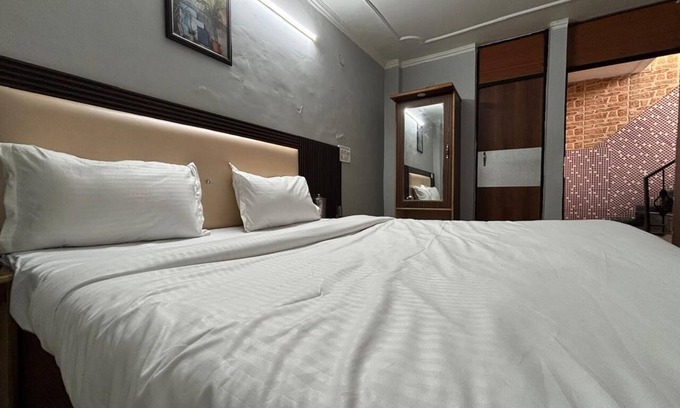 Delhi Haus | The Capstone