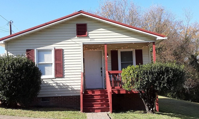 Salisbury Haus | The Cheery Nook in Salisbury