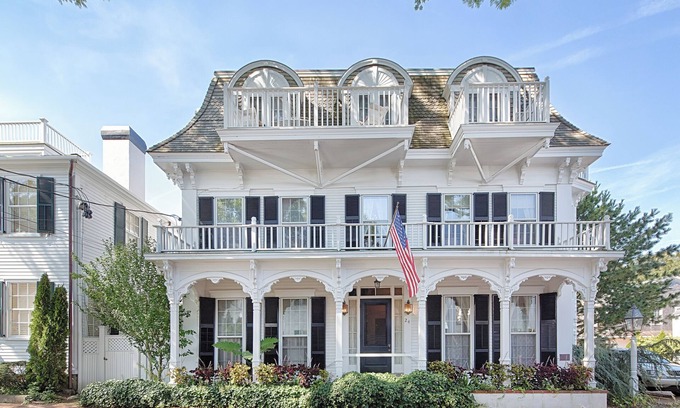 Edgartown Bed & Breakfast | The Christopher, The Edgartown Collection