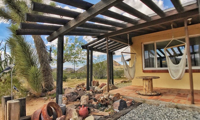 Monument Manor Haus | Das Clever Kaninchen Joshua Tree @ Park West Eingang