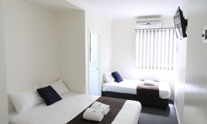 Kangaroo Point Haus | The Cliff House