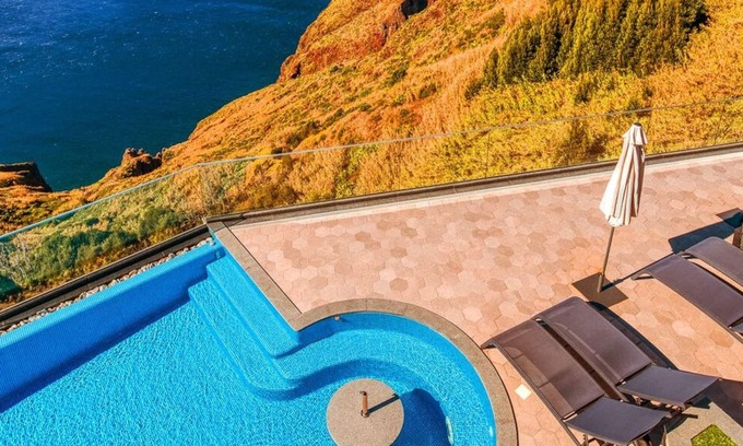 Faja da Ovelha Haus | The Cliffhouse by LovelyStay