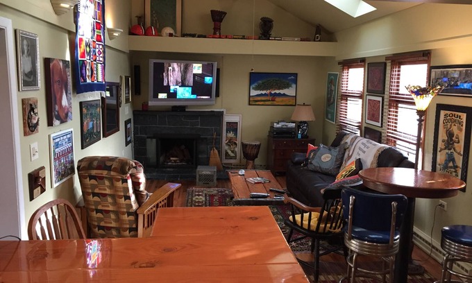 Chagrin Falls Haus | Das ClubHouse im Herzen von Chagrin Falls.