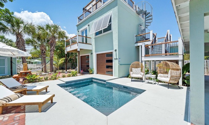 Sunset Cove Wohnung | The Cocoa Boho Rooftop Retreat - 2 min walk to the beach!